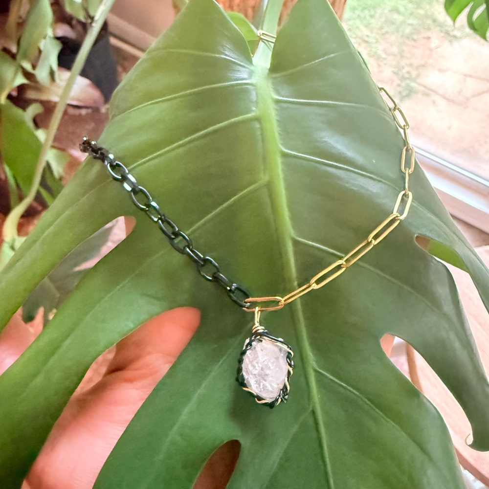 Unique double quartz split metal necklace